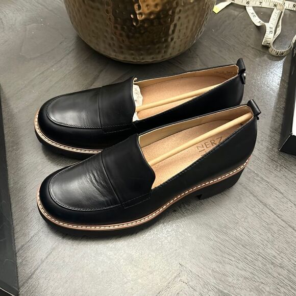 NATURALIZER DARRY LUG SOLE LOAFER (WIDE) - Picture 10 of 14